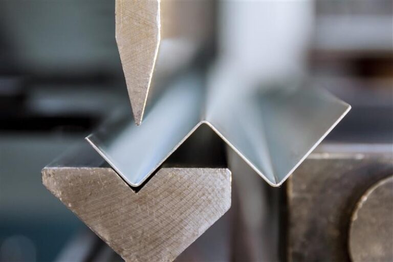 metal-sheet-bending-with-press-brake