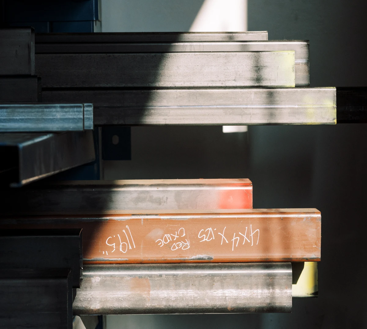 metal-supermarkets-outdoor-metals-in-the-sun-image